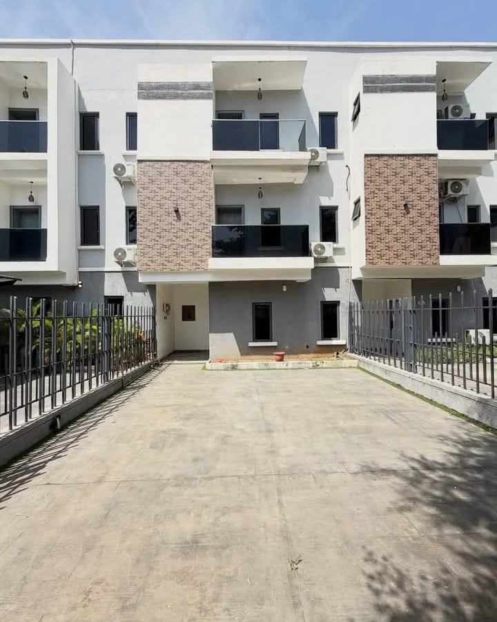 5-Bedroom Terrace Duplex + BQ in FCT