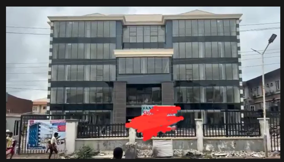 OFFICE SPACES IS AVAILABLE FOR SALE IN THIS PLAZA in Lagos