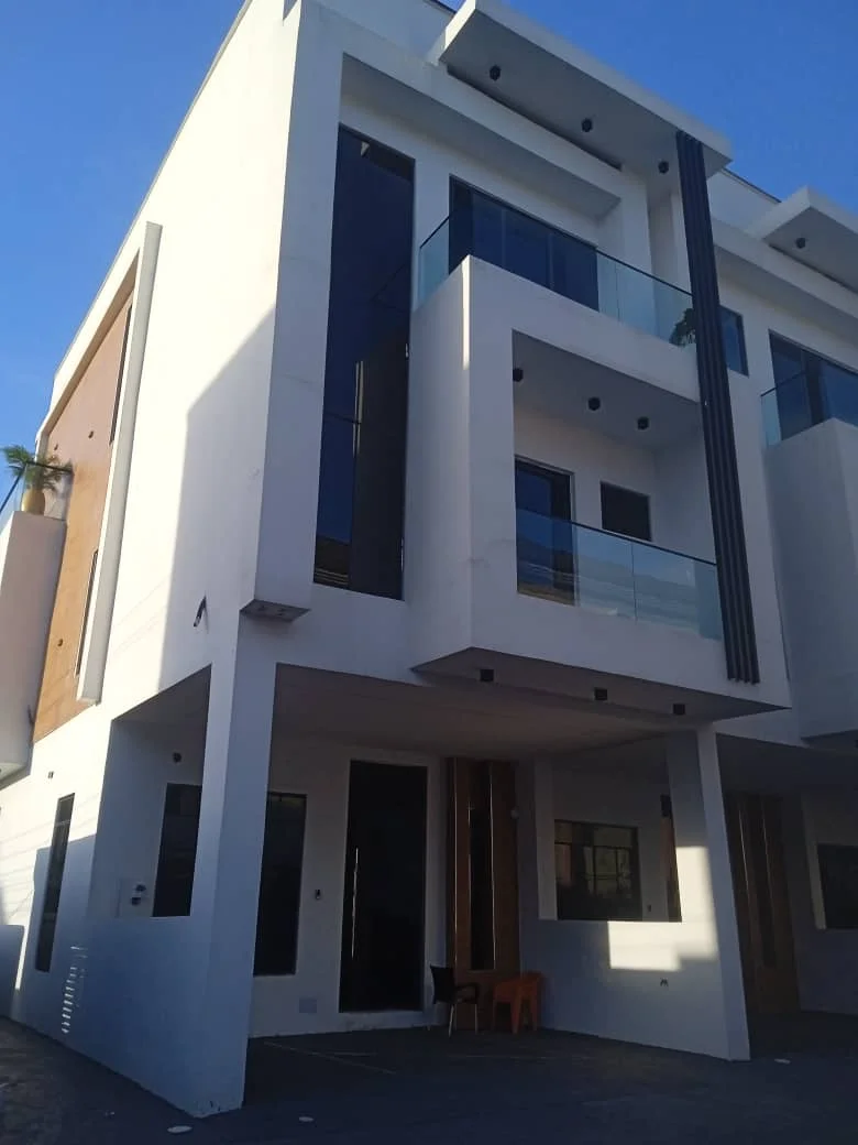 4 BEDROOM TERRACED DUPLEX in Lagos