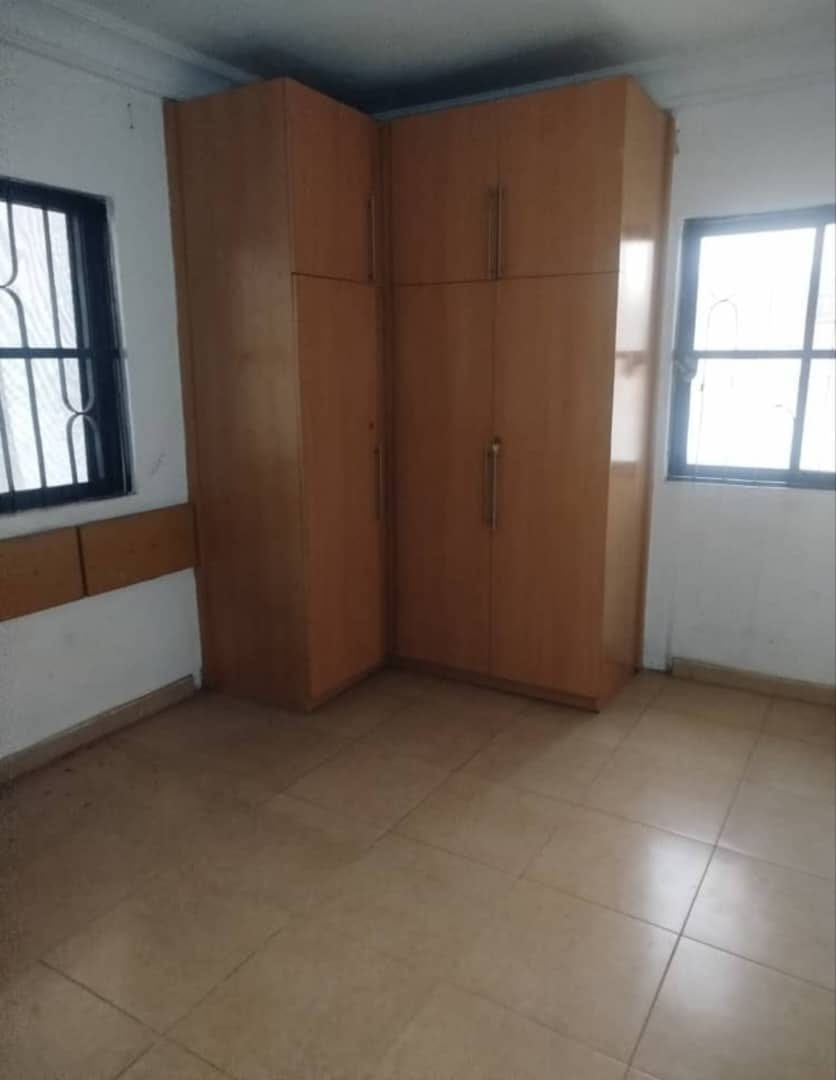 A block of six 3 bedroom (all en suite) flats, photo 4
